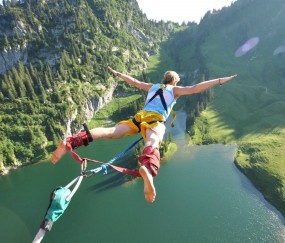 开云体育APP下载-年度焦点之战之夜，克莱关键时刻站出来