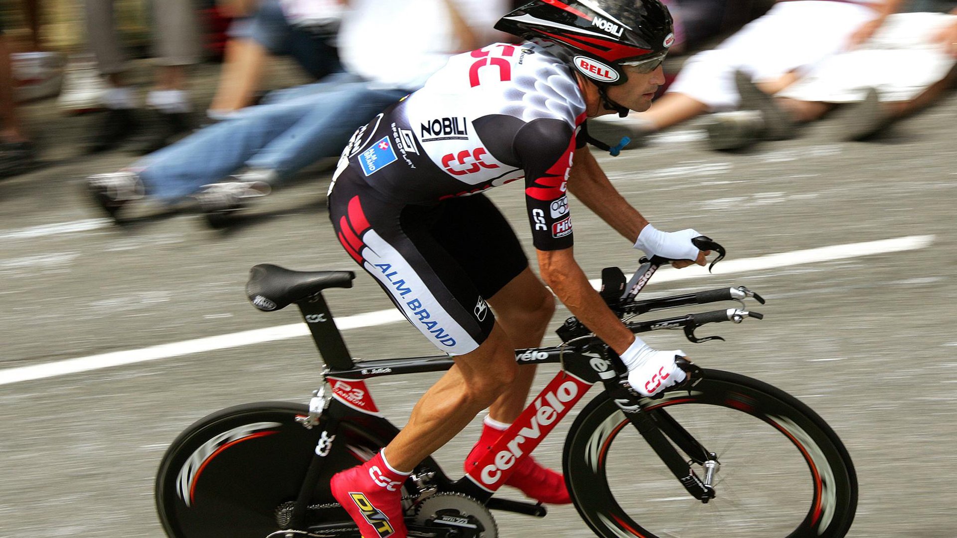 F1新赛季揭幕战之夜，当萨内状态火热，赛道与绿茵的胜利交响