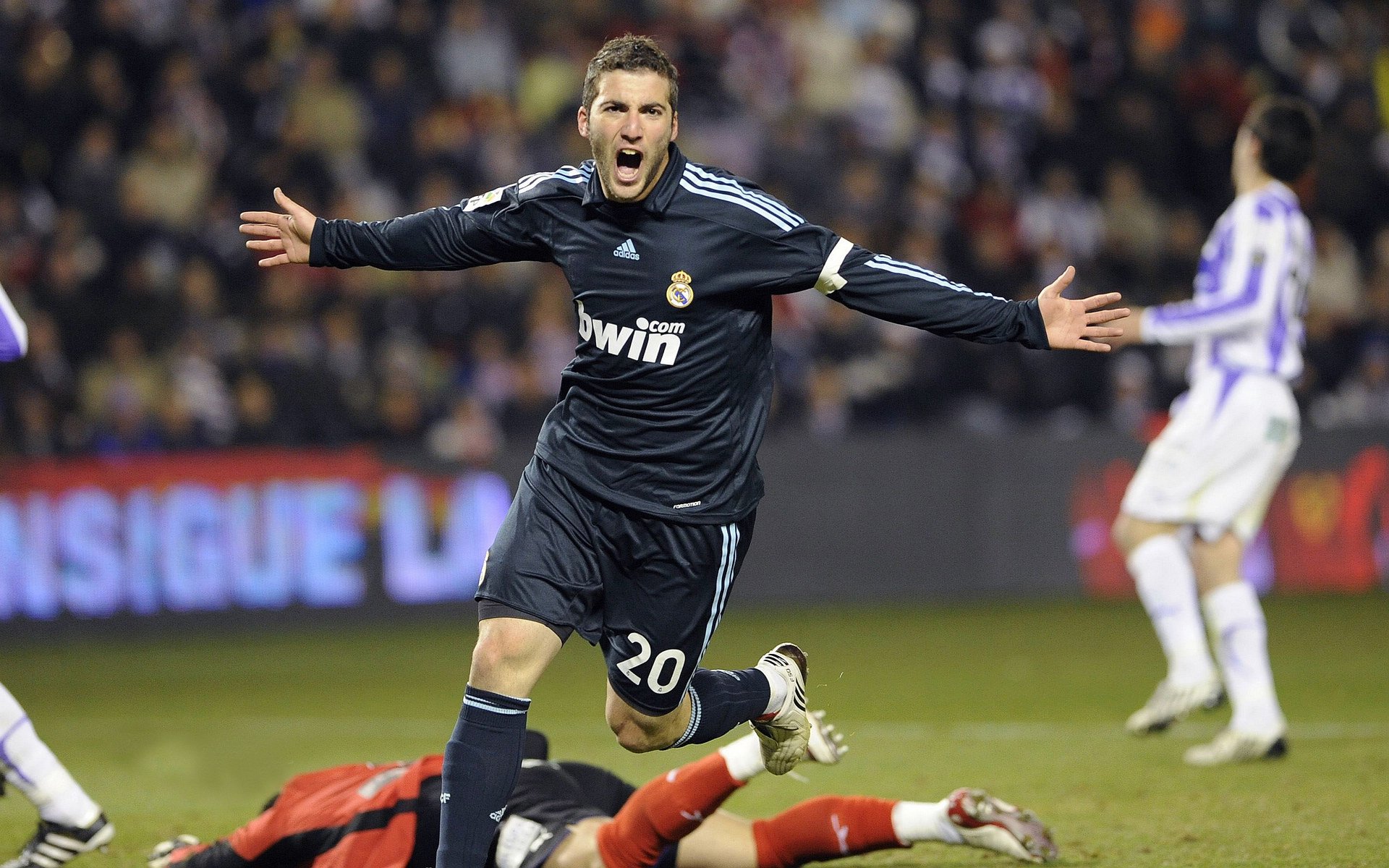 布雷默的怒吼与墨西哥的黄昏，一场终结荷兰足球美学的战争